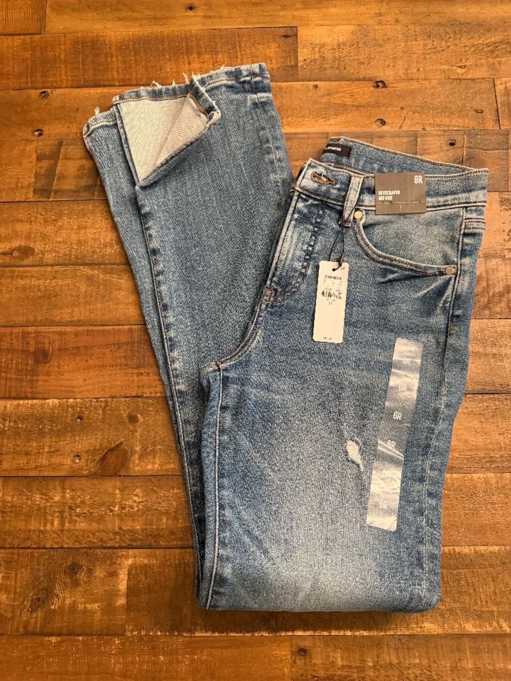 Express Denim Mid Rise Medium Wash Skyscraper Jeans Size 6R NWT